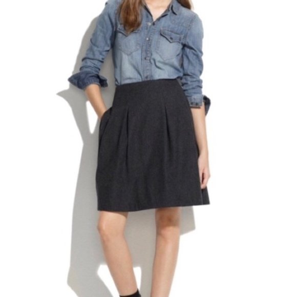 Madewell Dresses & Skirts - Madewell charcoal structured pleated skirt EUC 0